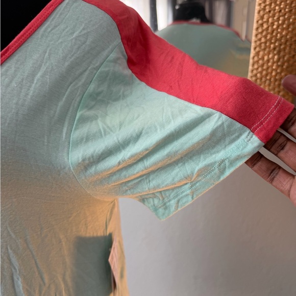 NWT!! 💚💗 LuLaRoe Mint Top with Coral Trim - Picture 4 of 8